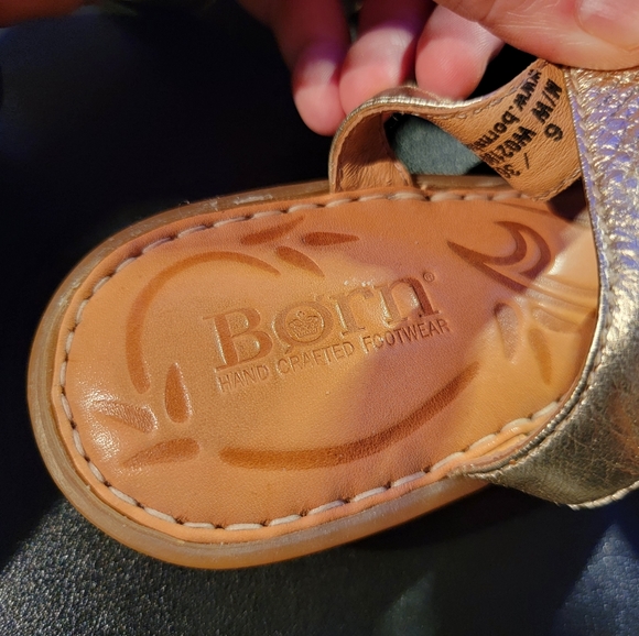 Near mint Born Shoes gold gladiator style hand-finished leather sandals - Picture 6 of 7